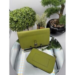 Hermès Dogon Duo wallet featuring a removable pouch in Anis Green Taurillon